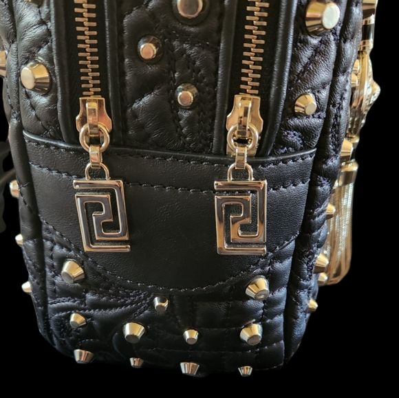 Versace - Picture 3 of 8